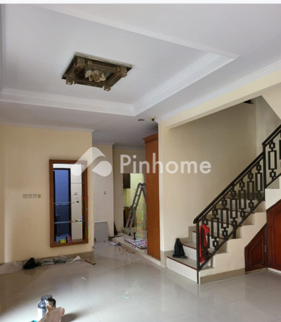 Sewa Rumah di Tebet, Kota Jakarta Selatan, 4 KM, 4 KT, LT 140m², LB 180m²