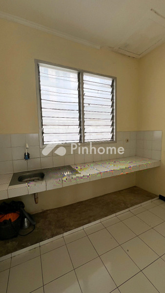 Sewa Ruko di Kelapa Dua, Kab. Tangerang, 6 KM, LB 840m²
