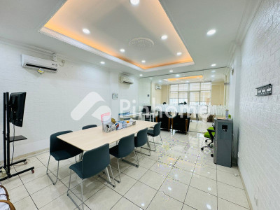Ruko Dijual di Tebet, Kota Jakarta Selatan, 4 KM, LB 238m²