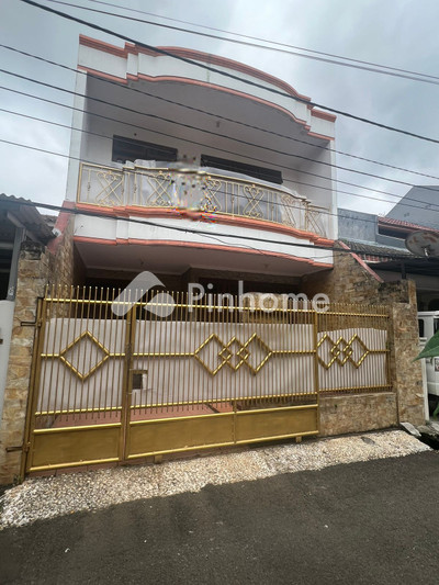 Sewa Rumah di Duren Sawit, Kota Jakarta Timur, 3 KM, LT 90m², LB 160m²