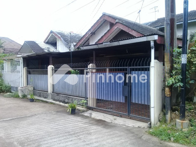 Rumah Dijual di Antapani (Cicadas), Kota Bandung, 6 KT, LT 200m², LB 200m²