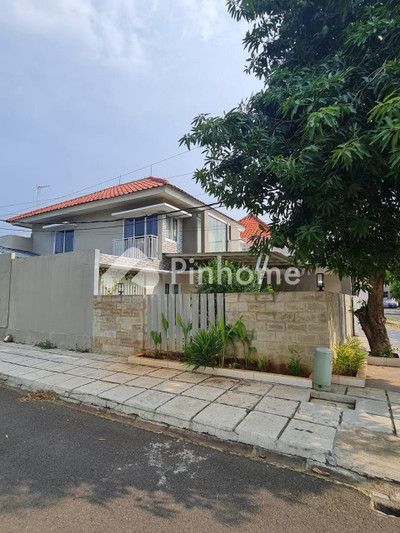 Rumah Dijual di Telukjambe Timur, Kab. Karawang, 4 KM, 5 KT, LT 316m², LB 400m²