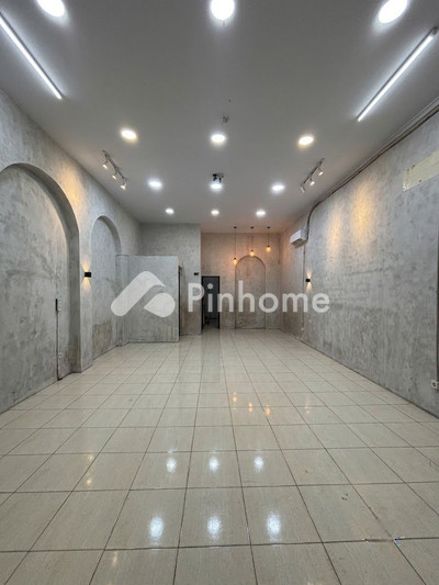 Sewa Ruko di Sawah Besar, Kota Jakarta Pusat, 3 KM, LB 152m²