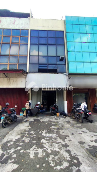 Ruko Dijual di Tebet, Kota Jakarta Selatan, 2 KM, LB 192m²