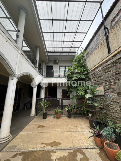 Rumah Dijual di Antapani (Cicadas), Kota Bandung, 2 KM, 5 KT, LT 399m²