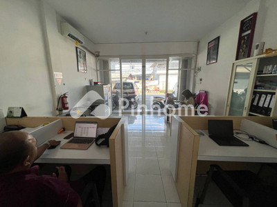 Ruko Dijual di Gunung Anyar (Gununganyar), Kota Surabaya, 2 KM, LB 150m²