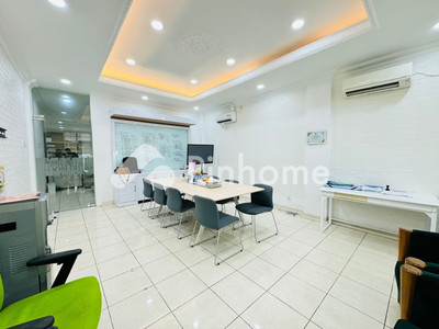 Ruko Dijual di Tebet, Kota Jakarta Selatan, 4 KM, LB 238m²