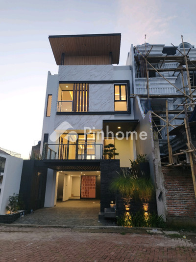 Rumah Dijual di Jagakarsa, Kota Jakarta Selatan, 4 KM, 4 KT, LT 131m², LB 280m²