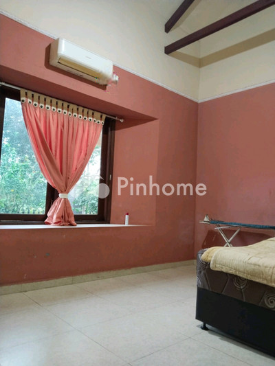 Rumah Dijual di Sawangan, Kota Depok, 2 KM, 3 KT, LT 830m², LB 300m²