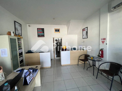 Ruko Dijual di Gunung Anyar (Gununganyar), Kota Surabaya, 2 KM, LB 150m²