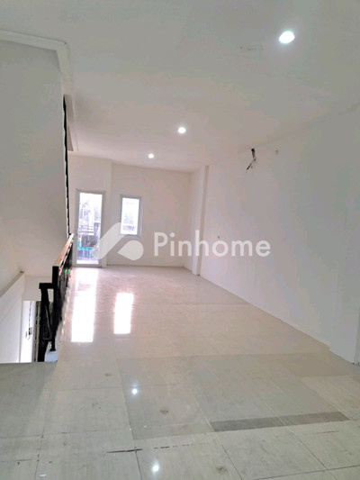 Sewa Ruko di Cempaka Putih, Kota Jakarta Pusat, 2 KM, LB 277m²