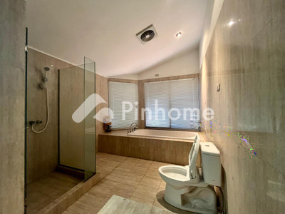 Sewa Rumah di Pademangan, Kota Jakarta Utara, 4 KM, 5 KT, LT 350m², LB 550m²