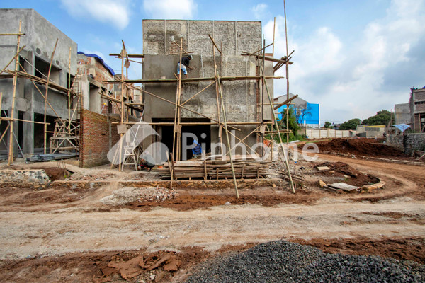 Rumah Dijual di Tamaruma Sawangan, Sawangan, Kota Depok, 2 KM, 2-4 KT, LT 84-258m², LB 58-146m² - 25