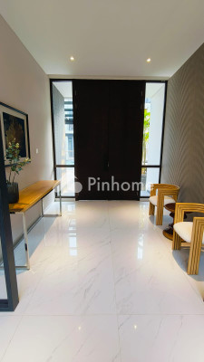 Rumah Dijual di Brezza at Pantai Mutiara, Penjaringan, Kota Jakarta Utara, 3 KM, 3-3 KT, LT 129-185m², LB 240-270m² - 1