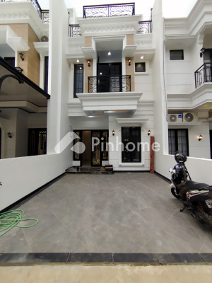 Rumah Dijual di Lentera Sudchi, Jagakarsa, Kota Jakarta Selatan, 3 KM, 3-3 KT, LT 103-103m², LB 120-120m²