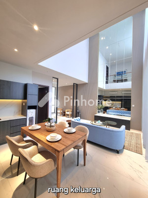Rumah Dijual di Brezza at Pantai Mutiara, Penjaringan, Kota Jakarta Utara, 3 KM, 3-3 KT, LT 129-185m², LB 240-270m² - 3