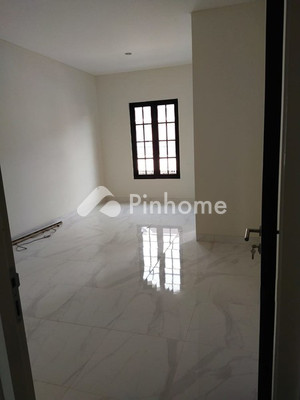 Rumah Dijual di Sukolilo, Kota Surabaya, 3 KM, 3 KT, LT 100m², LB 130m² - 1