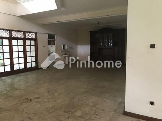 Rumah Dijual di Menteng, Kota Jakarta Pusat, 4 KM, 5 KT, LT 796m², LB 637m²