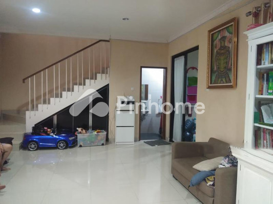 Rumah Dijual di Ciputat, Kota Tangerang Selatan, 2 KM, 3 KT, LT 120m², LB 160m² - 2