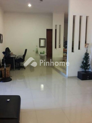 Rumah Dijual di Bandung Kulon, Kota Bandung, 4 KT, LT 198m², LB 170m² - 2