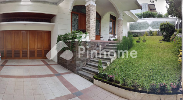 Rumah Dijual di Sukasari, Kota Bandung, 4 KM, 5 KT, LT 490m², LB 300m²