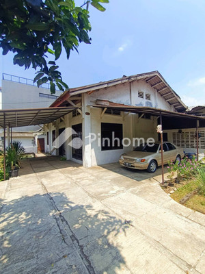 Rumah Dijual di Pancoran, Kota Jakarta Selatan, 2 KM, 3 KT, LT 666m², LB 300m²