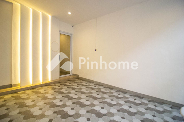 Rumah Dijual di Grogol Petamburan, Kota Jakarta Barat, 17 KM, 17 KT, LT 66m², LB 263m² - 2