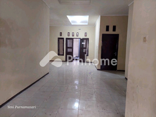 Rumah Dijual di Telukjambe Timur, Kab. Karawang, 2 KM, 4 KT, LT 180m², LB 120m² - 3