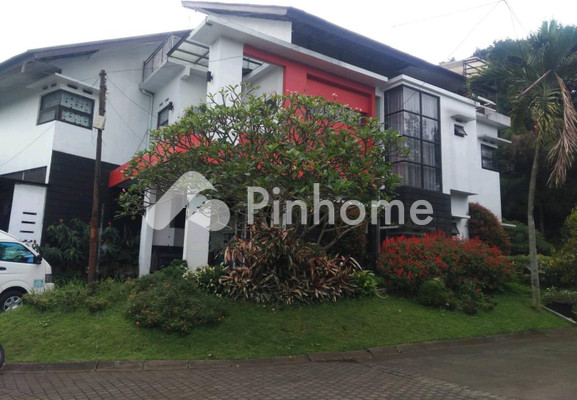 Rumah Dijual di Sukasari, Kota Bandung, 5 KM, 6 KT, LT 378m², LB 450m²