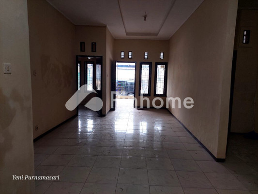 Rumah Dijual di Telukjambe Timur, Kab. Karawang, 2 KM, 4 KT, LT 180m², LB 120m² - 2