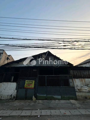 Rumah Dijual di Krembangan, Kota Surabaya, 2 KM, 4 KT, LT 300m², LB 250m² - 3