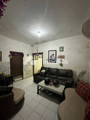 Rumah Dijual di Krembangan, Kota Surabaya, 2 KM, 4 KT, LT 300m², LB 250m² - 1