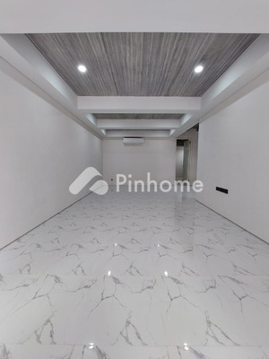 Rumah Dijual di Kebayoran Baru, Kota Jakarta Selatan, 4 KM, 3 KT, LT 218m², LB 380m² - 9