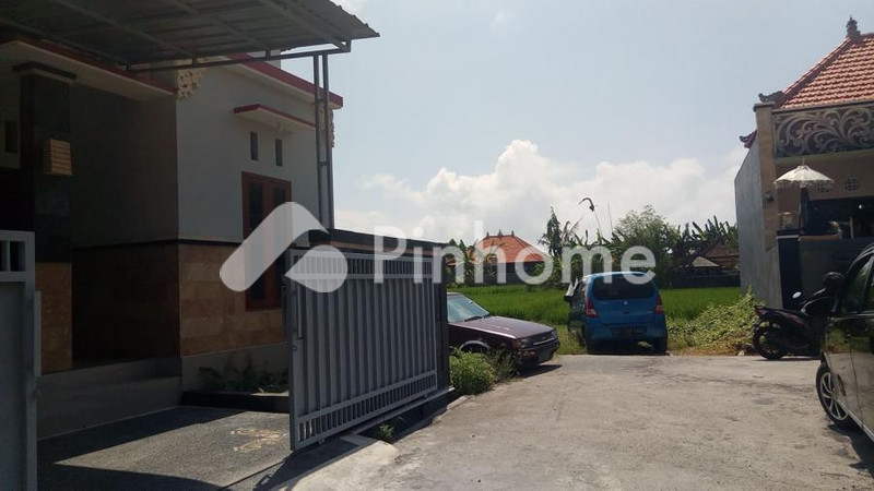 dijual rumah siap pakai di jl  batuyang - 8