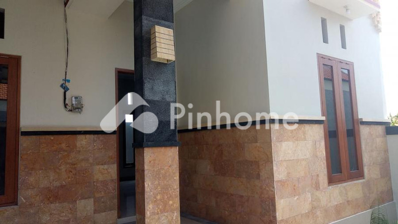 dijual rumah siap pakai di jl  batuyang - 9
