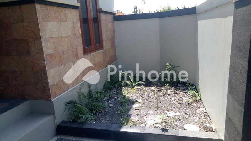 dijual rumah siap pakai di jl  batuyang - 7